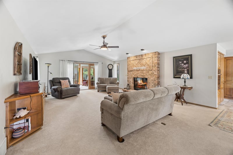 1337 Orchard Ct, Neenah, WI 54956