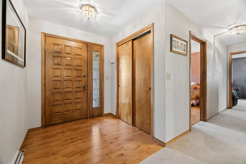 1337 Orchard Ct, Neenah, WI 54956