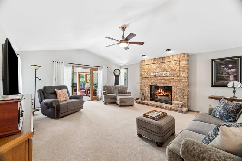 1337 Orchard Ct, Neenah, WI 54956