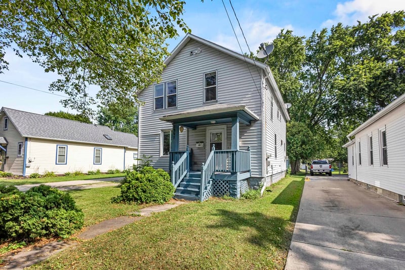 1227 Porlier St, Green Bay, WI 54301-3431
