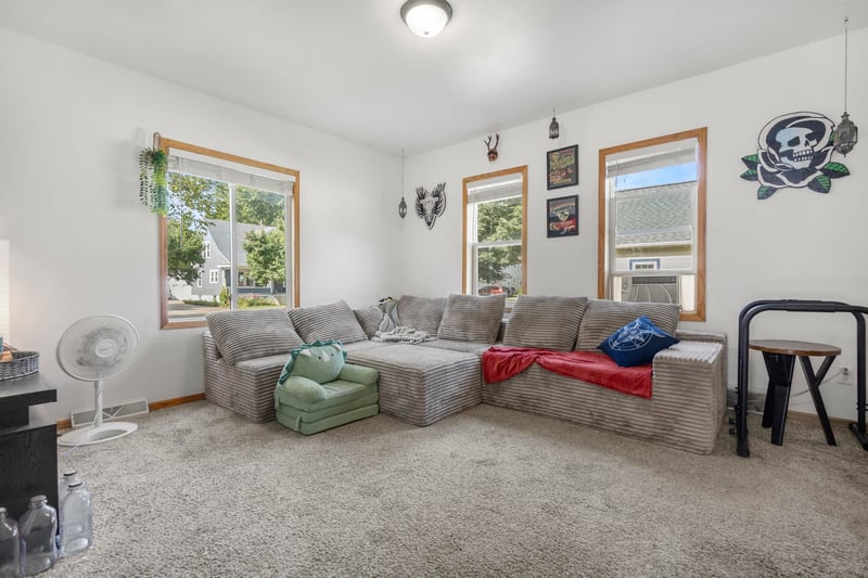 1227 Porlier St, Green Bay, WI 54301-3431