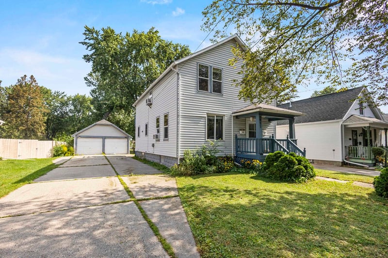 1227 Porlier St, Green Bay, WI 54301-3431