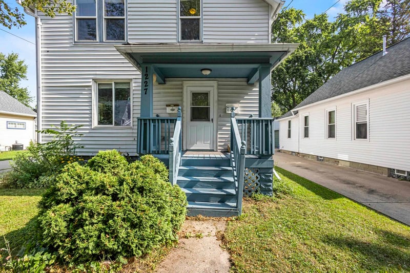 1227 Porlier St, Green Bay, WI 54301-3431