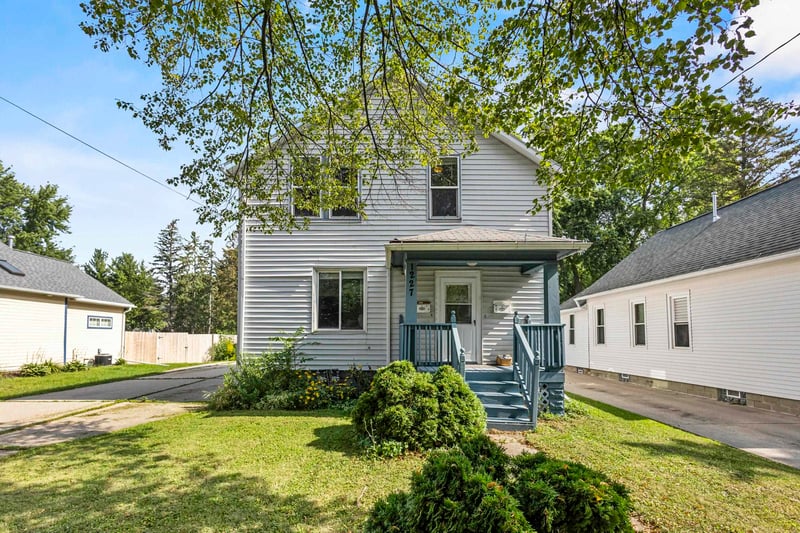 1227 Porlier St, Green Bay, WI 54301-3431