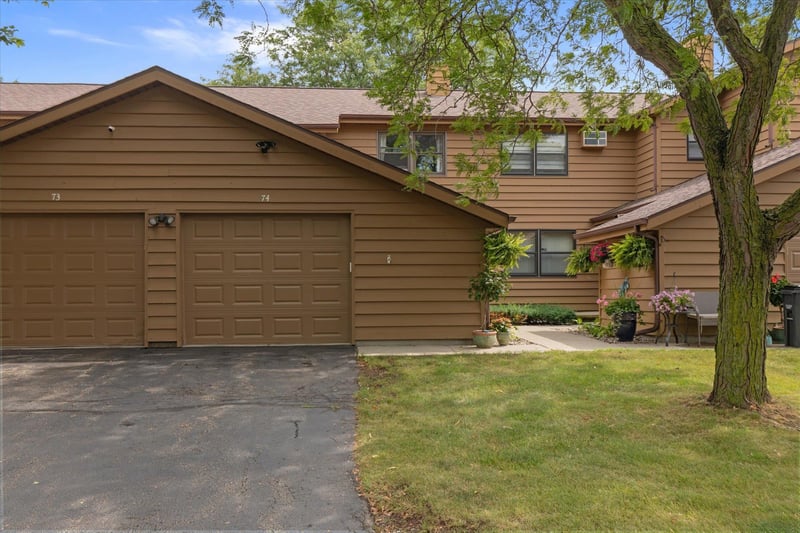 970 Manor Dr #74, Neenah, WI 54956