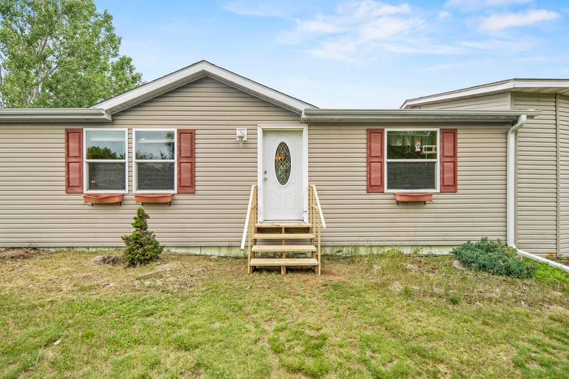 N5170 Redwood Ln, Shawano, WI 54166