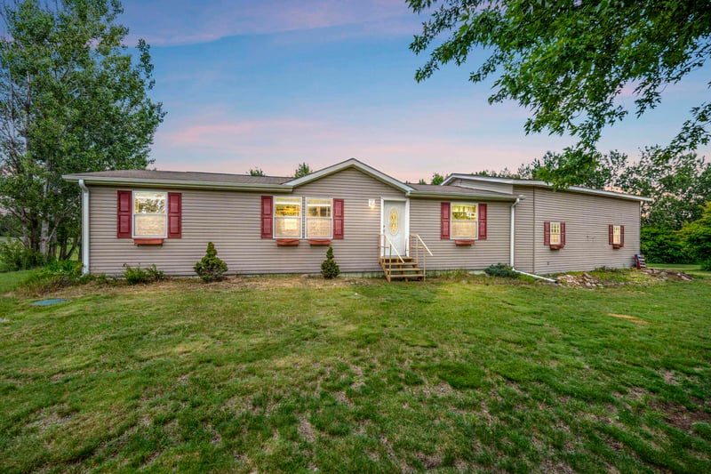 N5170 Redwood Ln, Shawano, WI 54166