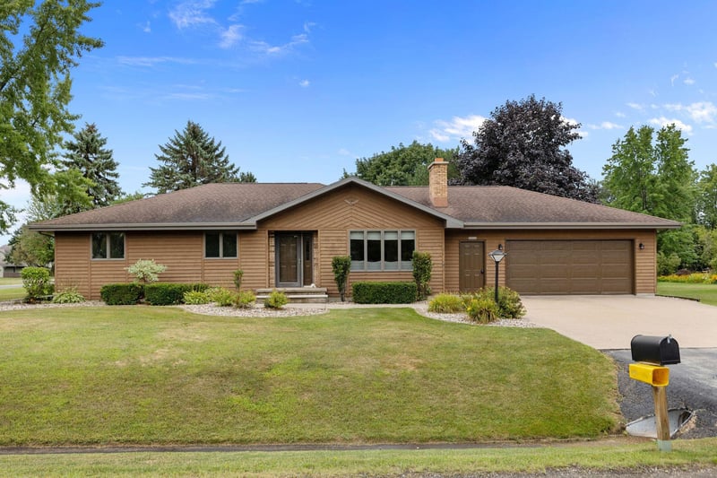 N9626 Darboy Dr, Appleton, WI 54915