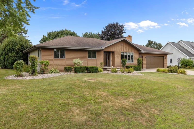 N9626 Darboy Dr, Appleton, WI 54915