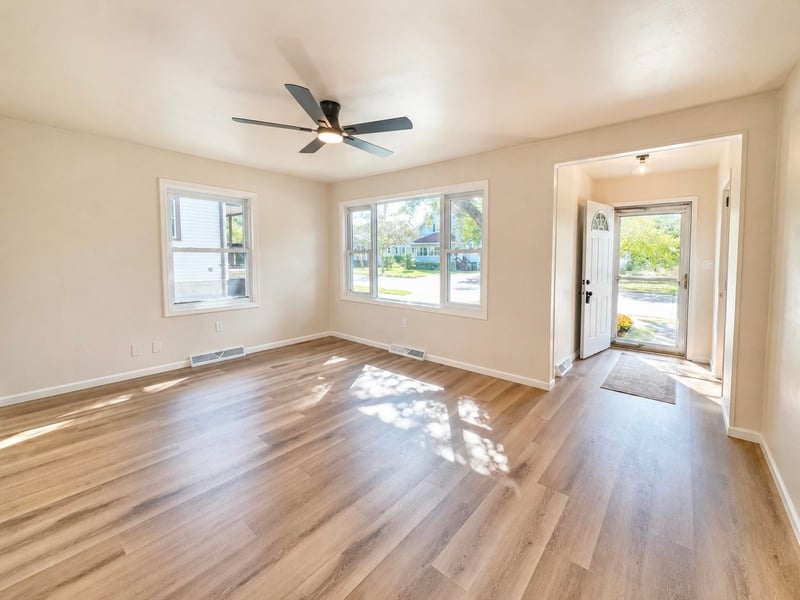 564 Oak St, Neenah, WI 54956