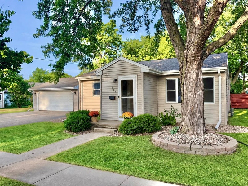 564 Oak St, Neenah, WI 54956