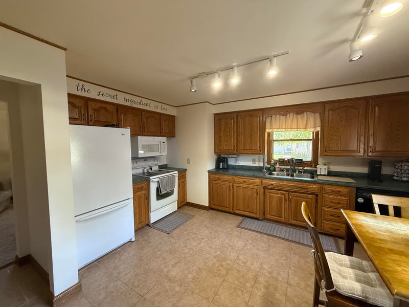 1033 S Cleveland St, Shawano, WI 54166