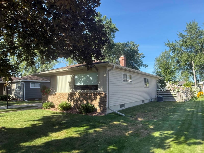 1033 S Cleveland St, Shawano, WI 54166