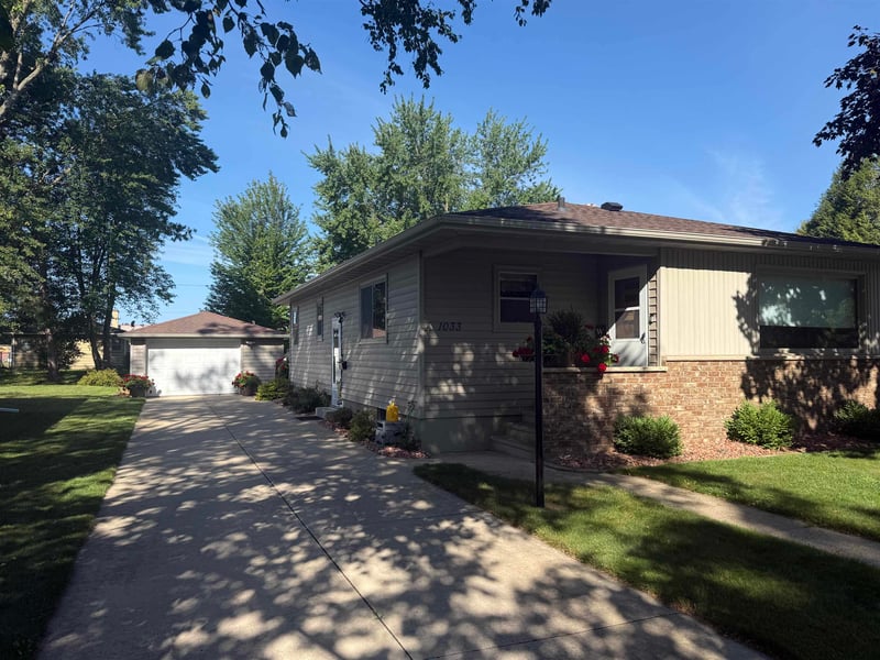 1033 S Cleveland St, Shawano, WI 54166