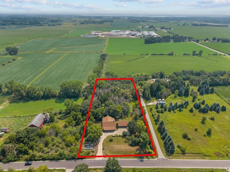 5005 Breezewood Ln, Winneconne, WI 54986-0000