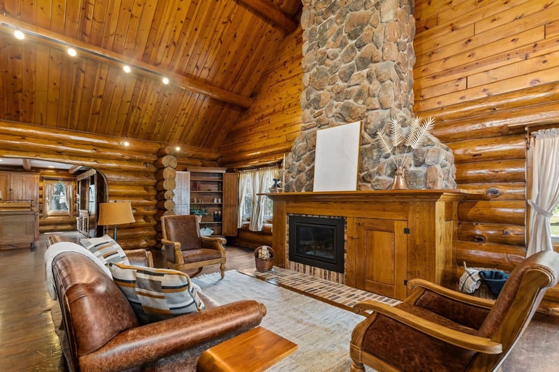 5005 Breezewood Ln, Winneconne, WI 54986-0000
