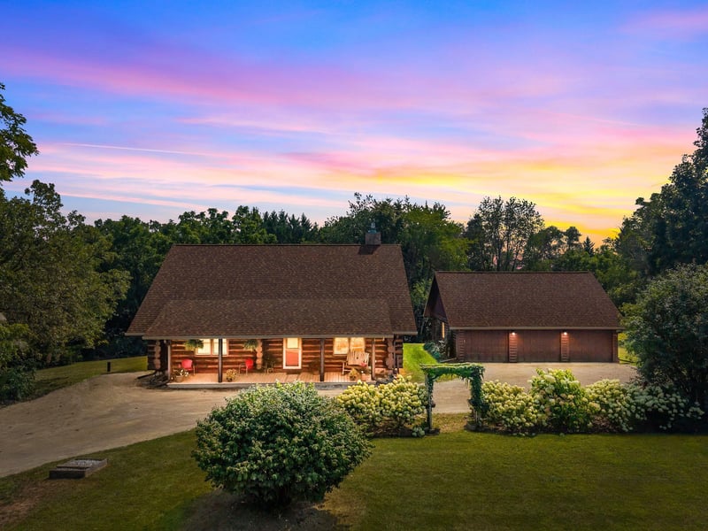 5005 Breezewood Ln, Winneconne, WI 54986-0000