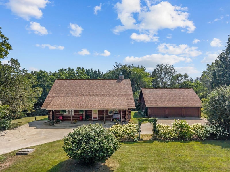 5005 Breezewood Ln, Winneconne, WI 54986-0000