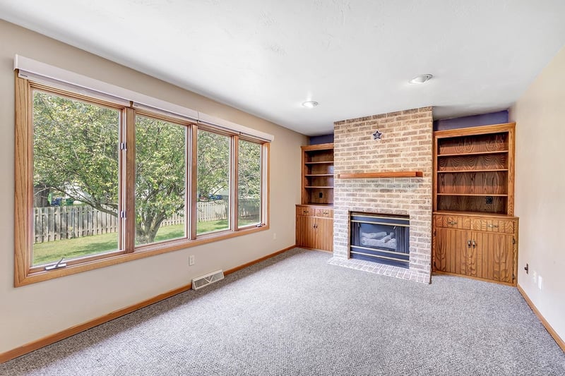 437 Silver Spring Dr, Green Bay, WI 54303
