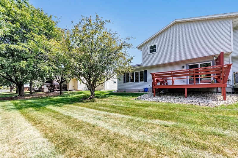 437 Silver Spring Dr, Green Bay, WI 54303