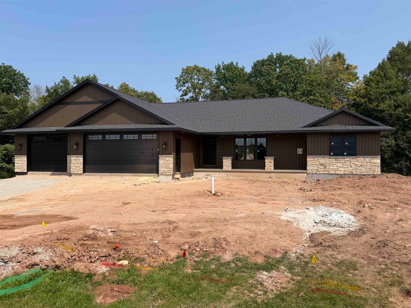 6157 Bay Hill Ct, Luxemburg, WI 54217