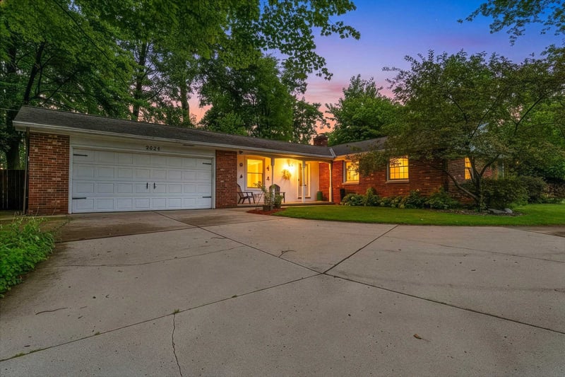 2624 Oakwood Dr, Green Bay, WI 54304-1617