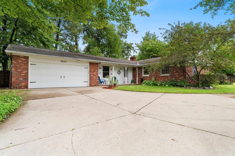 2624 Oakwood Dr, Green Bay, WI 54304-1617