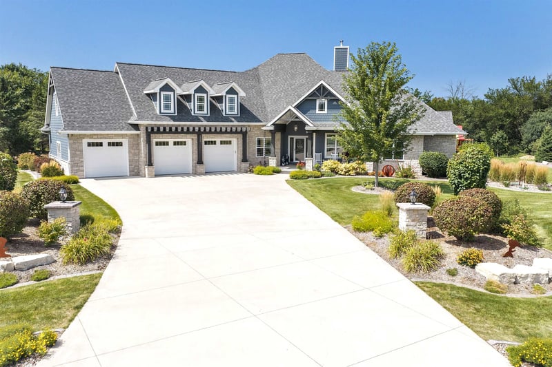 2836 Oak Stream Dr, De Pere, WI 54115