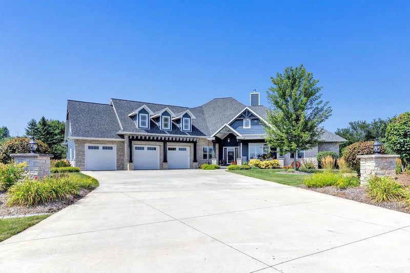 2836 Oak Stream Dr, De Pere, WI 54115
