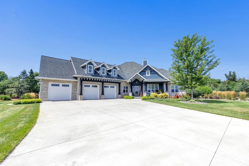 2836 Oak Stream Dr, De Pere, WI 54115