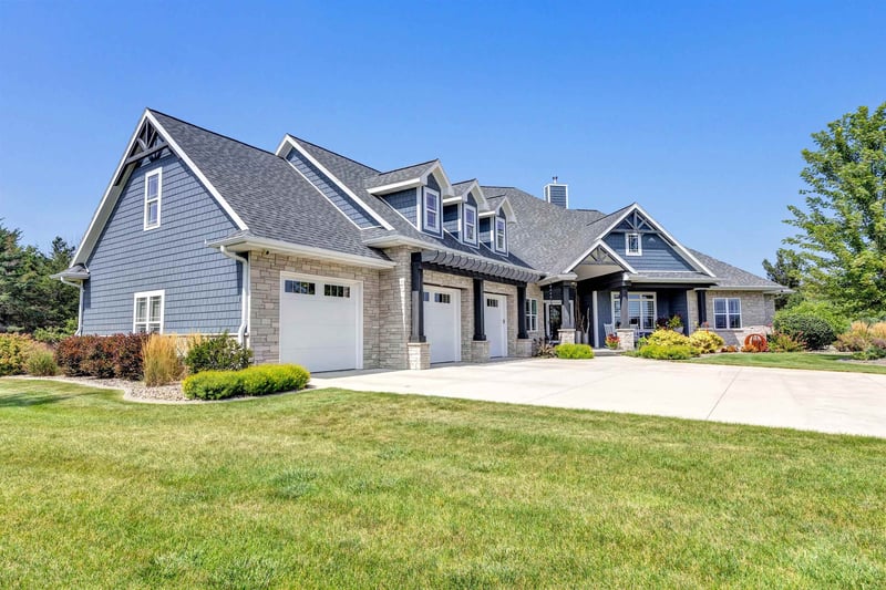 2836 Oak Stream Dr, De Pere, WI 54115
