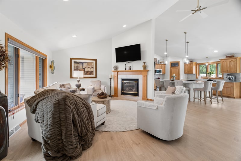 2855 Freedom Rd, De Pere, WI 54115-9560