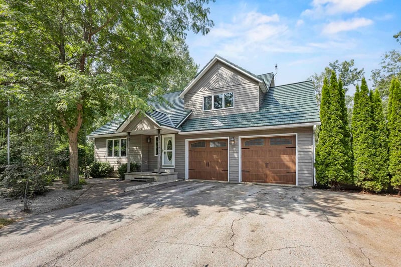 3007 Longview Ln, Suamico, WI 54173