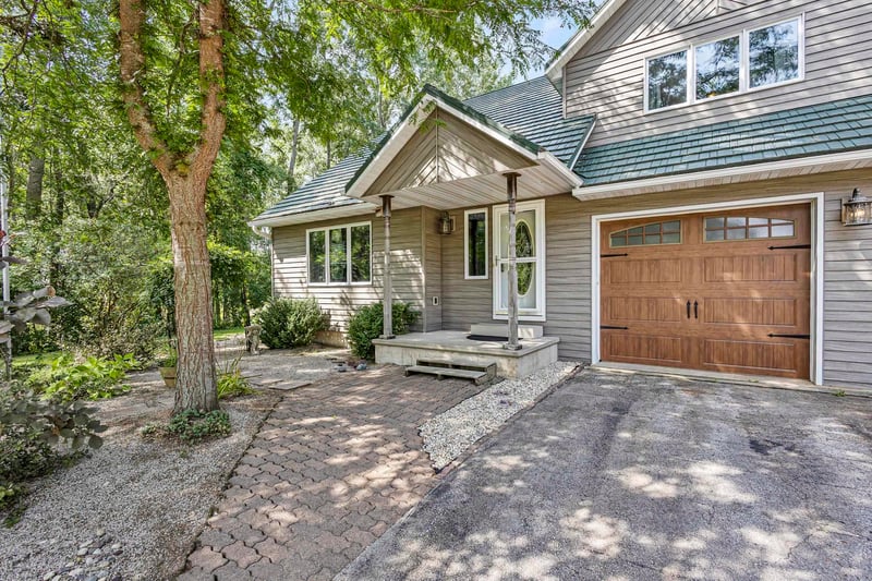 3007 Longview Ln, Suamico, WI 54173