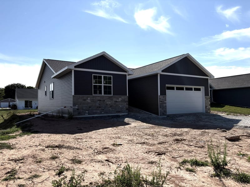 1605 Janice Ave, Green Bay, WI 54304-2131