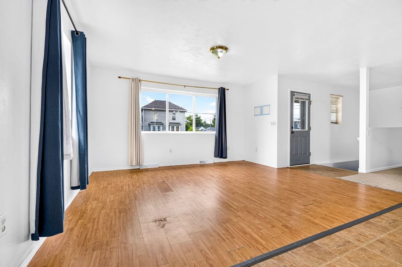 416 Desnoyer St, Kaukauna, WI 54130