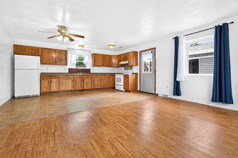 416 Desnoyer St, Kaukauna, WI 54130