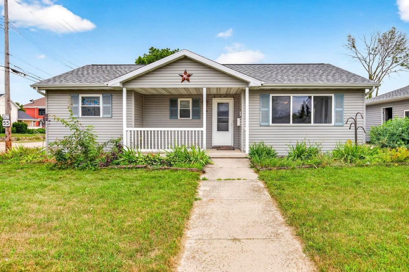 416 Desnoyer St, Kaukauna, WI 54130