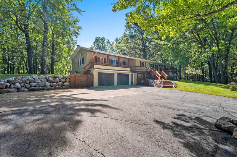 W6867 Curt Black Rd, Shawano, WI 54166