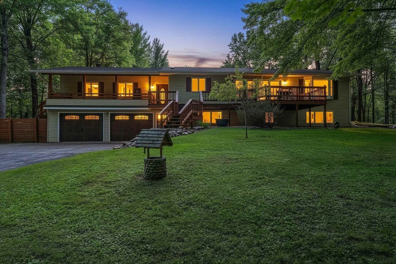 W6867 Curt Black Rd, Shawano, WI 54166