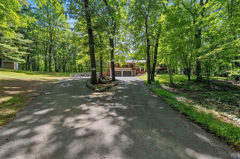 W6867 Curt Black Rd, Shawano, WI 54166