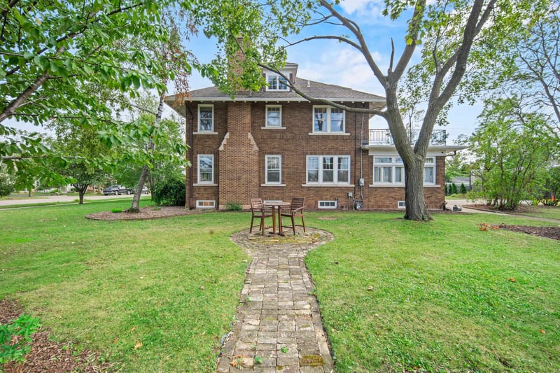 428 9th St, Neenah, WI 54956