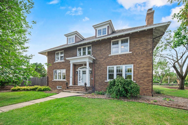 428 9th St, Neenah, WI 54956