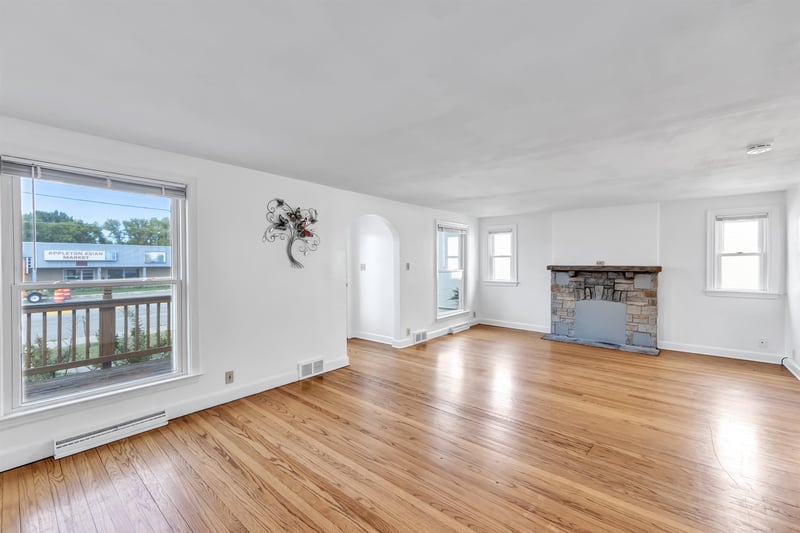 1827 W Wisconsin Ave, Appleton, WI 54914