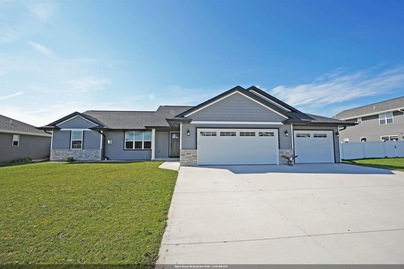 880 Joeanna Way, Pulaski, WI 54162