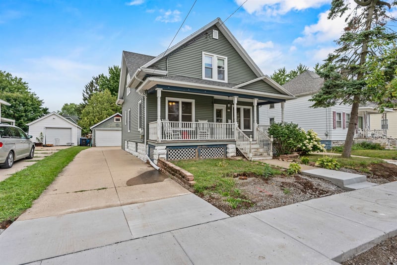 246 W 16th Ave, Oshkosh, WI 54902-6906