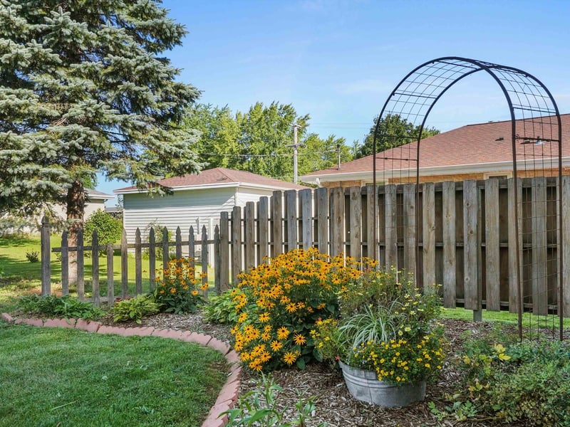 315 Parker Ave, Algoma, WI 54201