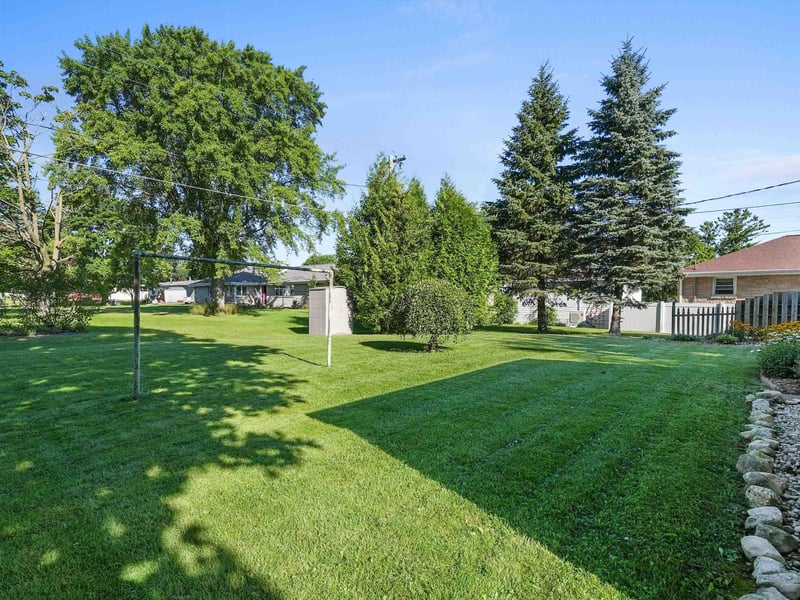 315 Parker Ave, Algoma, WI 54201