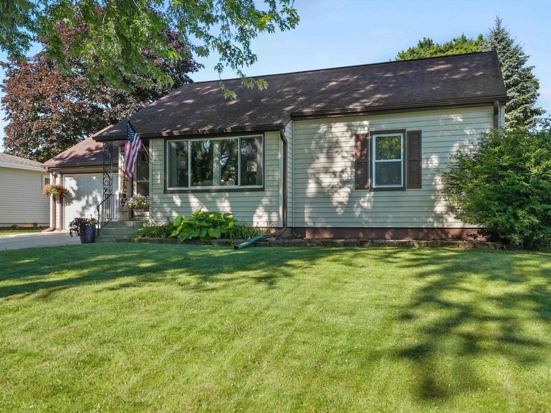 315 Parker Ave, Algoma, WI 54201
