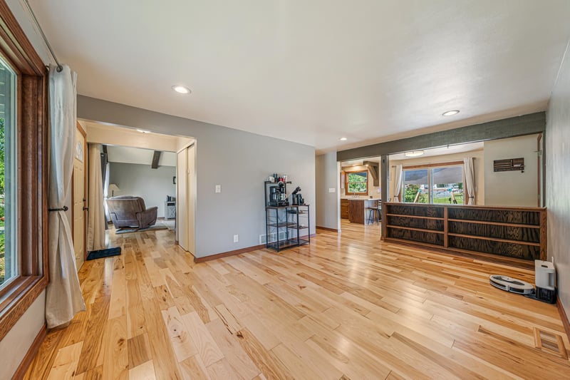 305 E Forest St, Black Creek, WI 54106